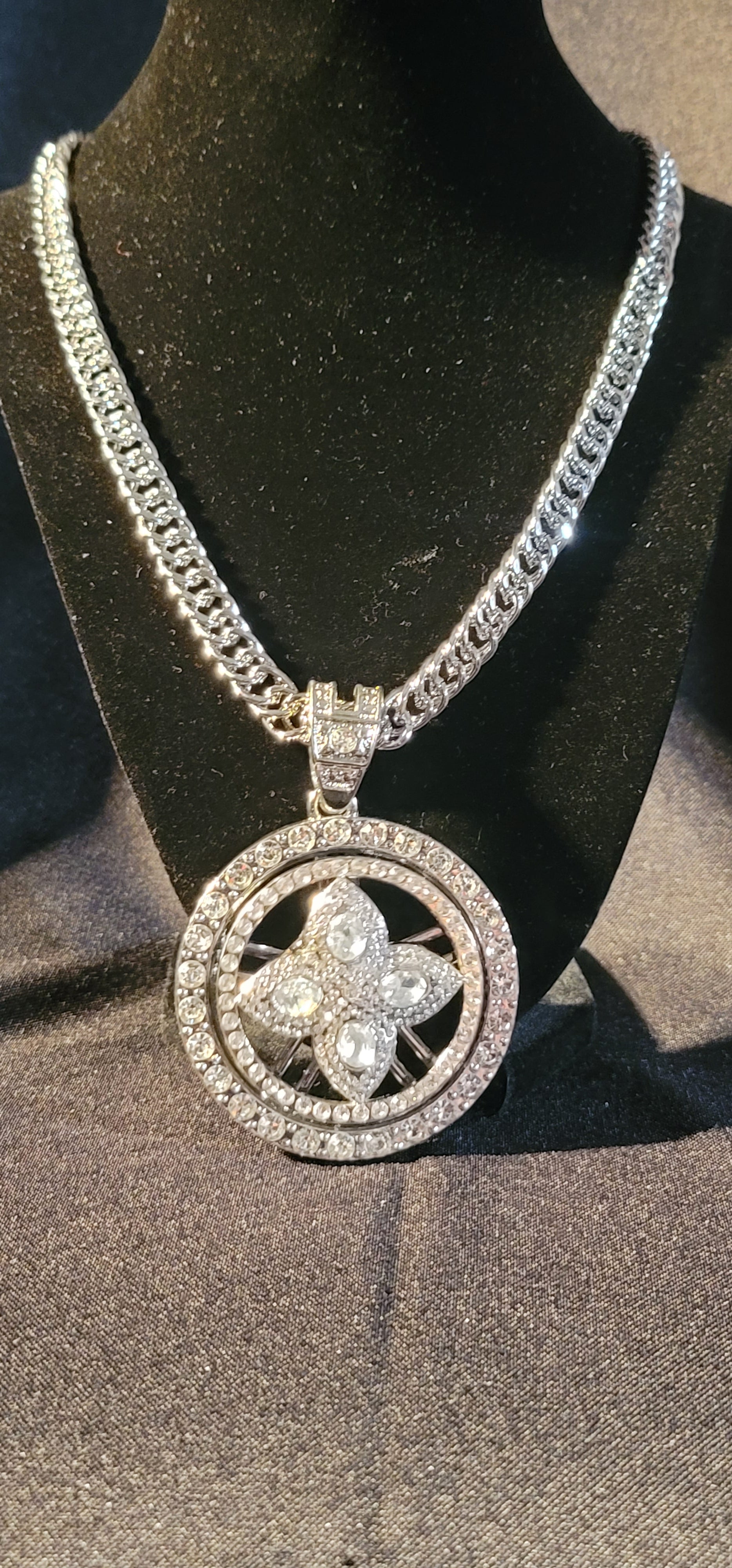 Luxury Chain w/ Spinner emblem - BEUPFORLIFE.com
